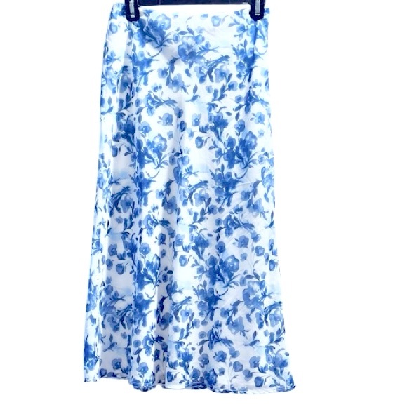 🆕-Abercrombie & Fitch Chiffon Column Blue Floral Midi Skirt. Size: Small Petite - Picture 5 of 8